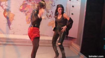 Dancing babes Screencap 77 on www.sinx.com