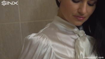 Self Pissing Sexiness Screencap 2 on www.sinx.com