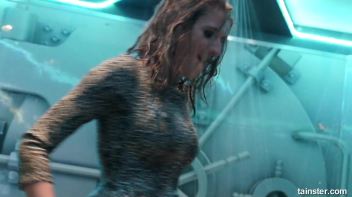 Showers and amateur babes Screencap 12 on www.sinx.com