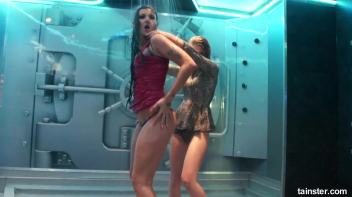 Showers and amateur babes Screencap 13 on www.sinx.com