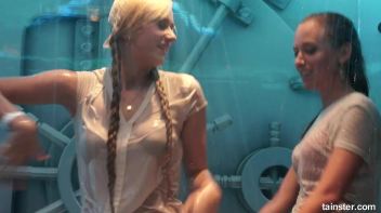 Showers and amateur babes Screencap 40 on www.sinx.com