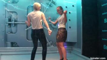 Showers and amateur babes Screencap 42 on www.sinx.com