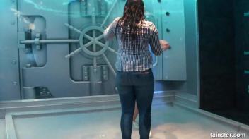 Showers and amateur babes Screencap 53 on www.sinx.com