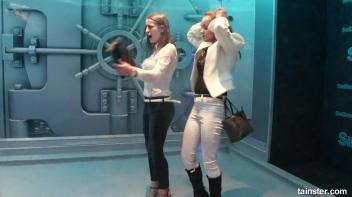 Showers and amateur babes Screencap 57 on www.sinx.com