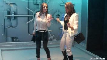 Showers and amateur babes Screencap 58 on www.sinx.com