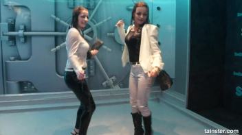 Showers and amateur babes Screencap 61 on www.sinx.com