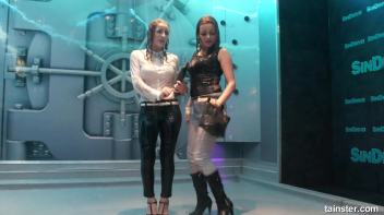 Showers and amateur babes Screencap 67 on www.sinx.com