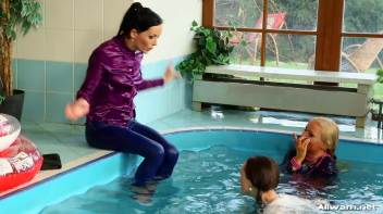 Wetlook Workout Screencap 75 on www.sinx.com