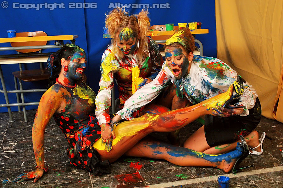 Painting Lesson Turns Messy on www.sinx.com