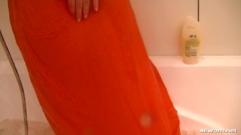 Shower Down That Sexy Dress Screencap 86 on www.sinx.com