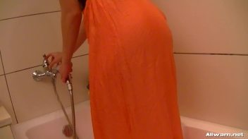 Shower Down That Sexy Dress Screencap 25 on www.sinx.com