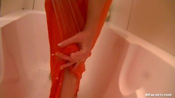 Shower Down That Sexy Dress Screencap 31 on www.sinx.com
