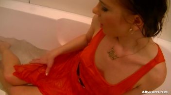 Shower Down That Sexy Dress Screencap 64 on www.sinx.com