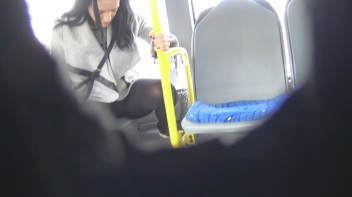 Heimlich im Bus gepisst Screencap 23 on www.sinx.com