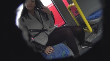 Heimlich im Bus gepisst Screencap 12 on www.sinx.com