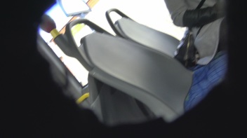 Heimlich im Bus gepisst Screencap 16 on www.sinx.com