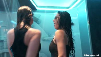 Showing Off In The Showers Screencap 11 on www.sinx.com