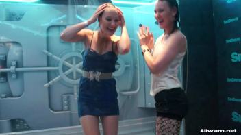 Showing Off In The Showers Screencap 19 on www.sinx.com