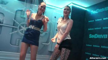 Showing Off In The Showers Screencap 24 on www.sinx.com