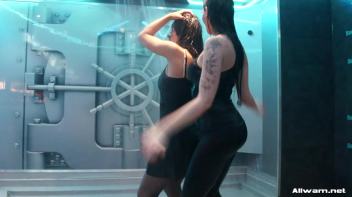 Showing Off In The Showers Screencap 5 on www.sinx.com
