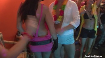 Bikini Beach Balls Part 3 - Cam 1 Screencap 84 on www.sinx.com