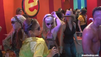 Bikini Beach Balls Part 3 - Cam 1 Screencap 88 on www.sinx.com