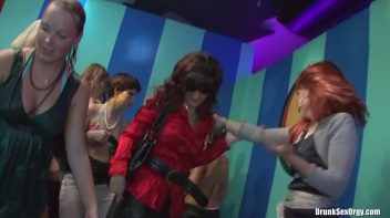 Bikini Beach Balls Part 3 - Cam 1 Screencap 15 on www.sinx.com