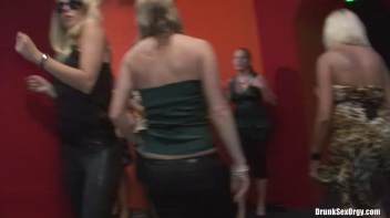 Bikini Beach Balls Part 3 - Cam 1 Screencap 26 on www.sinx.com