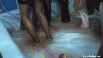 Bikini Beach Balls Part 3 - Cam 1 Screencap 7 on www.sinx.com