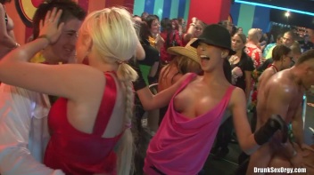 Bikini Beach Balls Part 3 - Cam 1 Screencap 79 on www.sinx.com