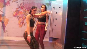 Shaking It In A Wetlook Storm! Screencap 20 on www.sinx.com