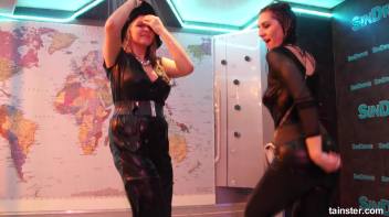 Shaking It In A Wetlook Storm! Screencap 28 on www.sinx.com