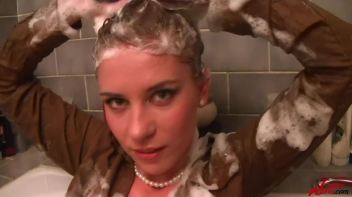 Rub-A-Dub Leony In The Tub Screencap 64 on www.sinx.com