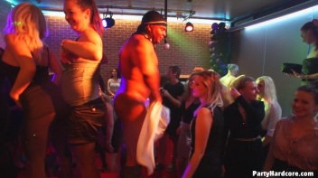 Party Hardcore Gone Crazy Vol. 38 Part 9 - Cam 1 Screencap 21 on www.sinx.com