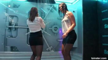 Wet amateurs owning these club showers Screencap 70 on www.sinx.com