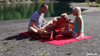 Bringing Bi To The Great Outdoors Screencap 11 on www.sinx.com