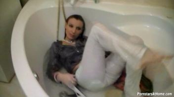 Get Cozy With Morgan In The Tub Screencap 63 on www.sinx.com