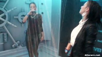 Wet Dancing For The Fans Screencap 9 on www.sinx.com