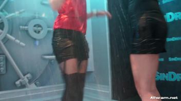 Wet Dancing For The Fans Screencap 39 on www.sinx.com