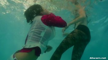 Three Ladies in One Pool Screencap 84 on www.sinx.com