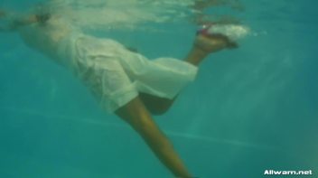 Three Ladies in One Pool Screencap 20 on www.sinx.com