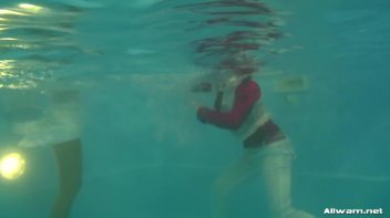 Three Ladies in One Pool Screencap 21 on www.sinx.com