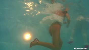 Three Ladies in One Pool Screencap 23 on www.sinx.com