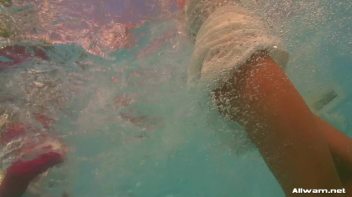 Three Ladies in One Pool Screencap 24 on www.sinx.com