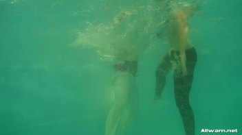 Three Ladies in One Pool Screencap 46 on www.sinx.com