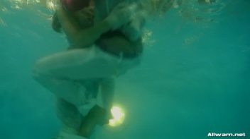 Three Ladies in One Pool Screencap 76 on www.sinx.com