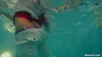 Three Ladies in One Pool Screencap 81 on www.sinx.com