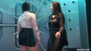 Sexy Wet Booty shaking Screencap 21 on www.sinx.com