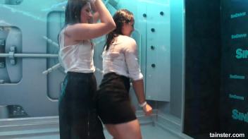 Sexy Wet Booty shaking Screencap 66 on www.sinx.com