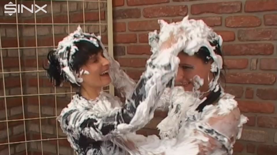 Wet And Messy Shaving Foam Fun on www.sinx.com